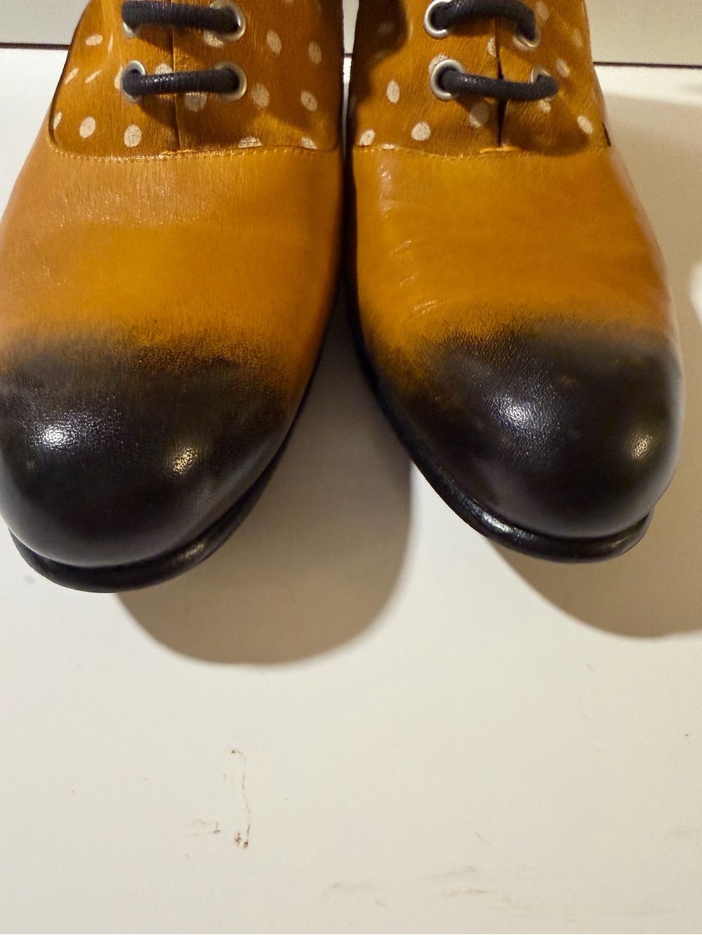 Like new! John Fluevog Eugene Polka Dot Mustard Lace-Up Ankle Boots- sz 5.5 - Picture 5 of 13